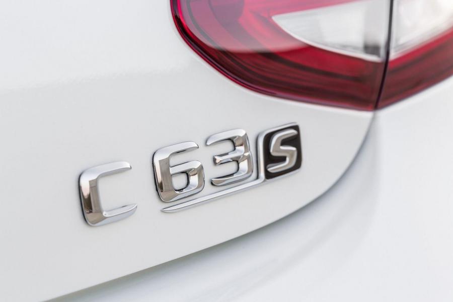 Логотип Mercedes-AMG C63 S Coupe 2015 года  (фото 36 из 40)